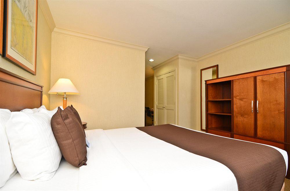 Best Western Plus All Suites Inn Santa Cruz Room photo